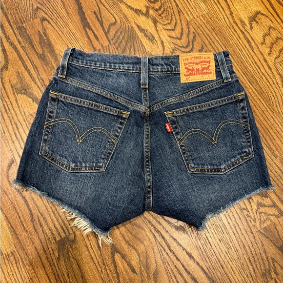 Levi Jean Shorts size 26 | Never worn cutoff  denim shorts - Picture 2 of 4